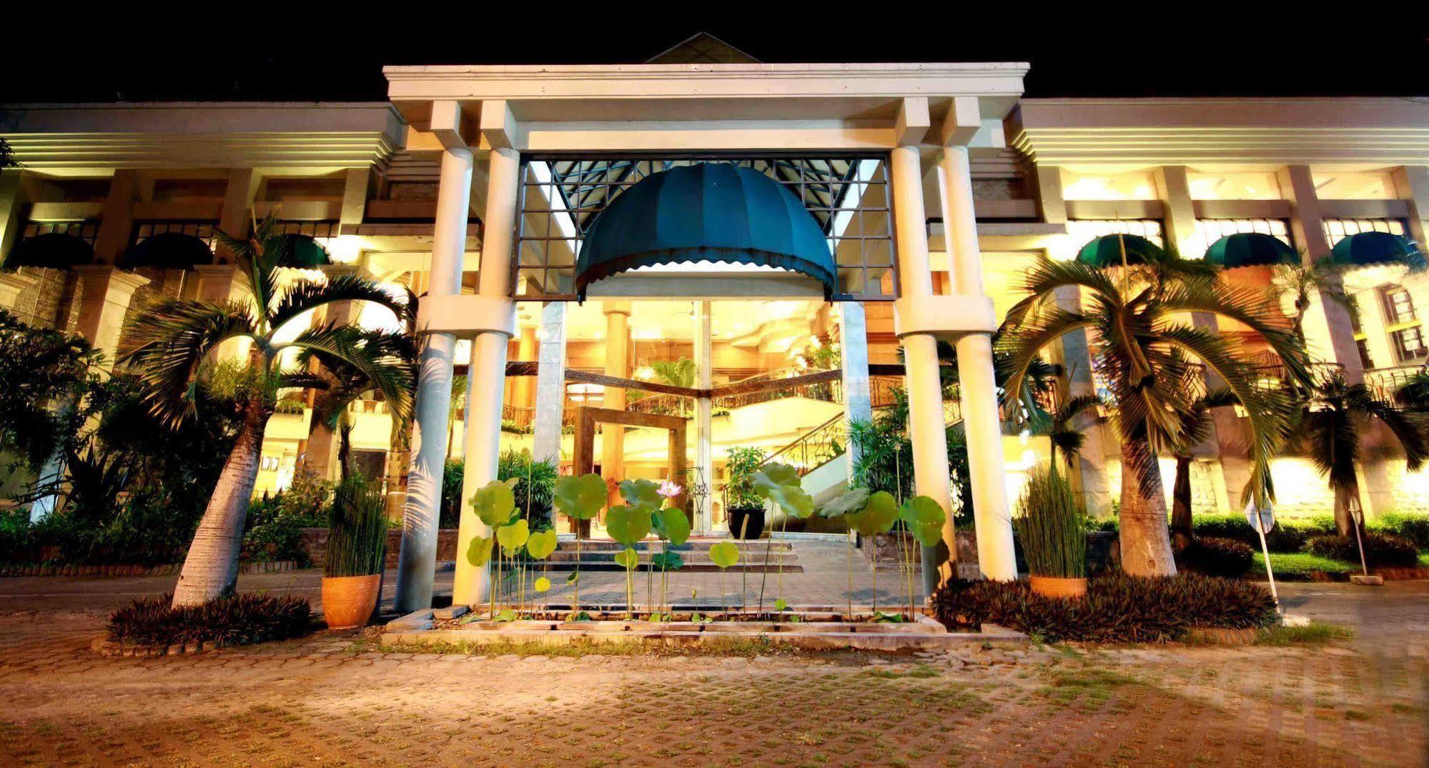 Bentani Hotel & Residence Cirebon Exterior photo